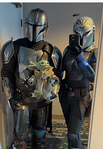 The family that cosplays together stays together #starwars #jsinprops #foryoupage #mandalorian #couplegoals Bo katan @alina.cosplay