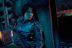 Jung_E (2023) Netflix Movie Review - An exciting sci-fi that falls flat