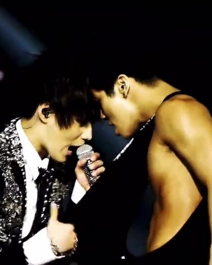 Intense Internet War Performances by Taemin and Jonghyun