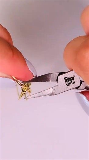 Wire wrapped pendant ✨ #diyjewelry #jewelrymaking #wirewrappedjewelry #wirejewelry #wirewrappedpendants #jewelry #jewelrysupplies | Thebeadbazaar