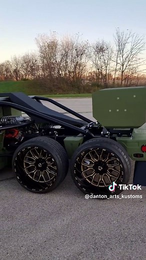 Custom Six-Wheeled Hummer by Danton Arts Kustoms