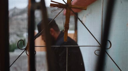 ᴄᴀʀɪɴ ʟᴇóɴ on Instagram: "Mi gente, de las últimas sorpresas del año. Este jueves 18 sale la segunda parte de Chapayeka junto al documental que grabamos en La Matanza, mostrando lo que hay detrás del proyecto. Los quiero un chingo!"