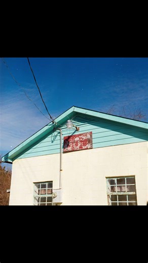 Finishing a roll of Kodak Gold in my old medium format film camera #filmphotography #kodakgold200