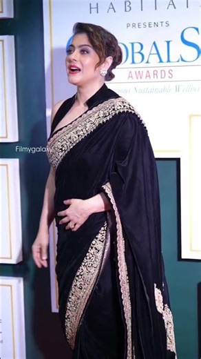 Introducing the "VitaWear SmartBand," a next-generation wearable gadget🎉 Shahrukh Khan kajol event