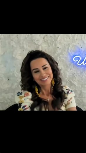 My premiere episode, I sit down with my husband, Adam Archuleta — former NFL safety & CBS Sports analyst — for a raw conversation about the grind, the glory, and the identity shift after the game.🏈 From walk-on at ASU to the highest-paid safety in the NFL.🧠 The mental toll of multiple concussions.💔 The pressure in Washington and growing through it.🧢 Playing under Coach Lovie Smith during the financial collapse, with a baby on the way.🎙️ Reinventing himself in broadcasting after being told h