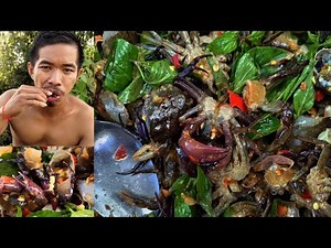 EATING RAW FARM CRAB | Easy way to eat raw crab very delicious.