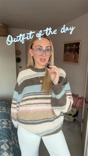 𝐒𝐨𝐩𝐡𝐢𝐞 | Fashion & Family lifestyle | UGC 🤍🏴󠁧󠁢󠁷󠁬󠁳󠁿 on Instagram: "Charlie got me this mic for my birthday and it’s fun hehehe 🎤 testing testing 1 2 im old."