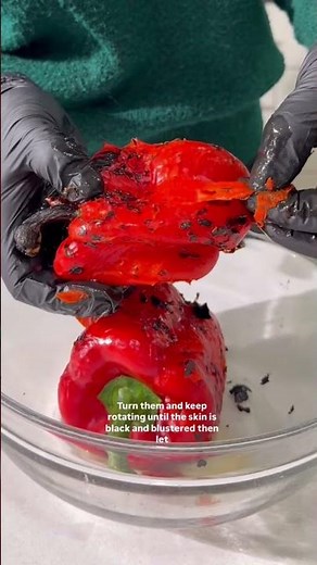 🔥 Did you know you can roast red peppers right at home without any special equipment? 🌶️🫑Comment
