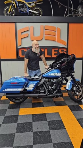🔥 23 Fast Johnnie 🔥 Now For Sale at Fuel Cycles One of the baddest modern Harleys just rolled into Tupelo, and she’s looking for her next rider. Only 2,000 Fast Johnnies were produced in 2023, making this bike part of Harley’s ultra-limited Enthusiast Collection. If you want something rare, collectible, and ready to rip… this is it. But here’s what makes the Fast Johnnie name legendary: Back in the early racing days, the Harley team had a little pig mascot named Johnnie. Before races, the ride