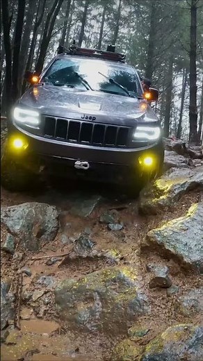 Slippery Rocks/Jeep Grand Cherokee Off-road #jeepgrandcherokee #jeep #rockcrawler WATCH FULL VIDEO