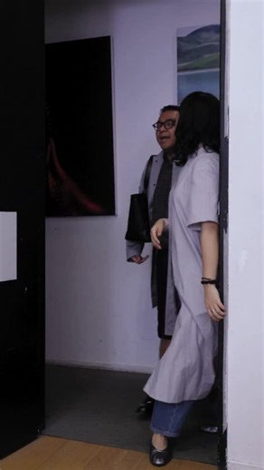 What’s behind @yudithnk’s effortlessly bright smile, the glow we all admire? ✨ Turns out, her secret is the perfect duo of Pepsodent Ultra White Toothpaste & Teeth Spray! They work to whiten your teeth from the 1st use and strengthen your enamel barrier, making your smile shine the brightest of them all! Portofolio ini: Videografer: @ferdianrus @iman.syayogya Video Editor: @octrishya Digital Team: Annisa Nur Chaliza, Bayu Hendroatmodjo #BazaarLovesBeauty #PepsodentUltraWhite | Harper's Bazaar In