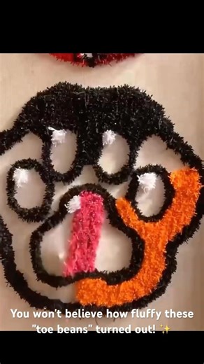 Satisfying Rug Tufting 🐾 Custom Paw Print Rug Timelapse