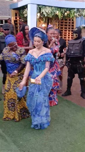 9K views · 222 reactions | Don't allow anyone dull your shine Can your bride ever......See our beautiful bride Alannah, she came prepared all the way from califonia, USA to Akwa ibom,I love her vibes 殺 #bubblebakes #akwaibomweddings #viralchallenge #beautifulbride #lovestory | Oghenovo Joseph | Facebook