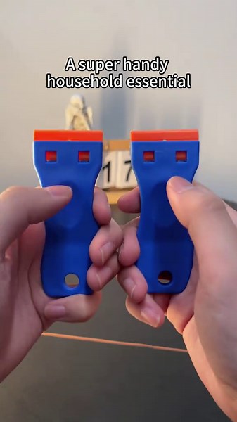 The easiest way to remove old labels, paint, or sticky messes 💪 Comes with replaceable plastic blades — safe on any surface! #cleantok #tooltok #adhesiveremover #homeessentials #tiktokshopfinds