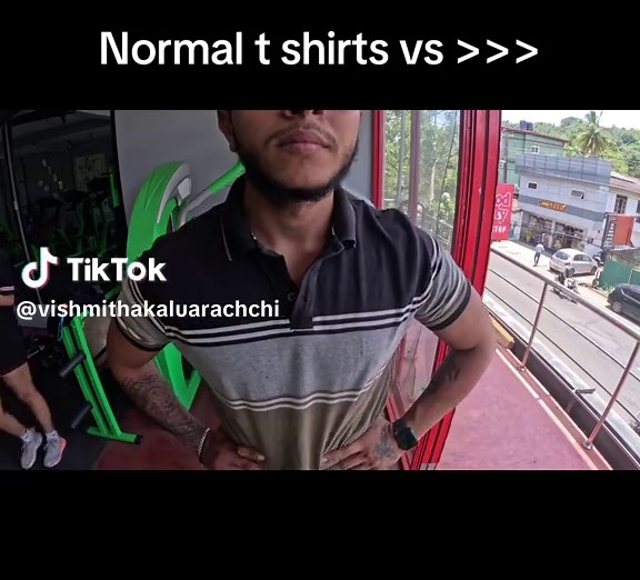 Normal t shirt vs compression #compressionshirt #gym #gymtalk
