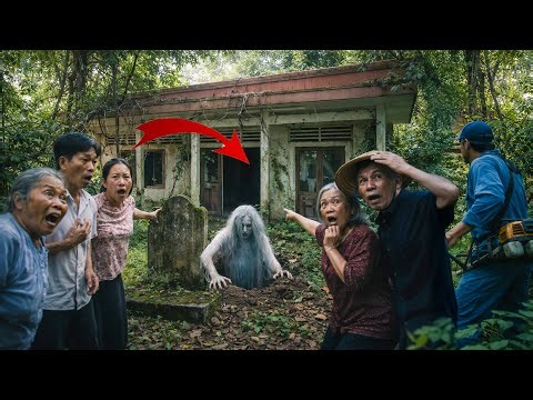 Horrifying: Grave in Front of House Suddenly Cracks Open – Ghost Crawls Out, Causing Panic 😱👻