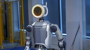 Atlas sortiert jetzt Autoteile: Boston Dynamics testet humanoiden Roboter in Hyundai-Fabrik | t3n