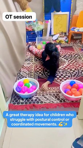 🌈 Cross-Body Ball Transfer Activity! This fun motor task builds 👉 core strength, 👉bilateral coordination, 👉shoulder stability, and 👉 body awareness. ☑️✔️A great therapy idea for children who struggle with postural control or coordinated movements. 💪✨ This activity involves a child lying on their stomach and reaching for balls placed on both sides. The child picks up the balls, passes them behind their back, and places them into the basket. It helps improve 👉cross-body coordination, 👉trun