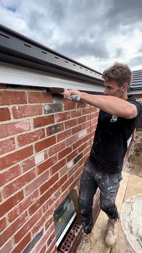 81K views · 586 reactions | 85.How To Lay Bricks tricks For Beginners Using a line cutting}隣隣隣#brickhouse #bricklaying | Bricklayer | Facebook