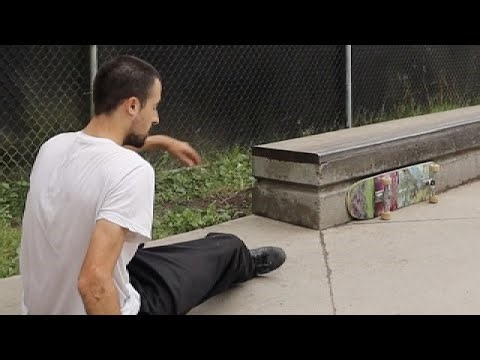How to properly fall on a skateboard !