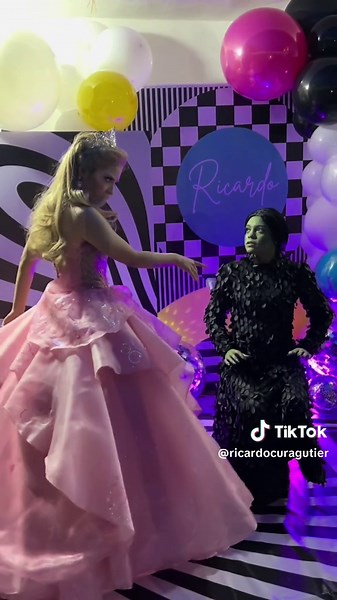 Popular 🫧 #wicked #cosplay #showwicked #showmty #magic #glinda #elphaba #shiz #green #pink #mty #wickedmovie #universalstudios #timezone #thebestmagiccompany #arianagrande #cinthia @arianagrande @Cynthia Erivo