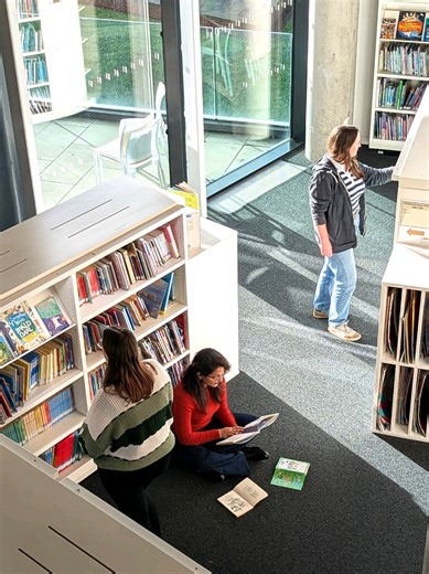 Books, banter and big questions in the library! 🎤🤫 What are your favourite places and ways to study? Let us know in the comments 👇 #WorcesterUni