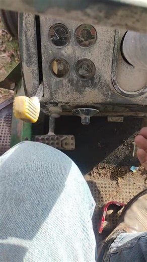 A little cold start action with the 4630 JD. #coldstart #fyp @Heritage Tractor