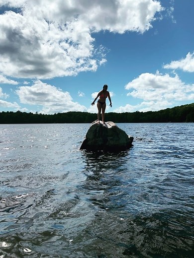 Amy Jo Johnson on Instagram: "Summah time! 🦋#summersolstice"