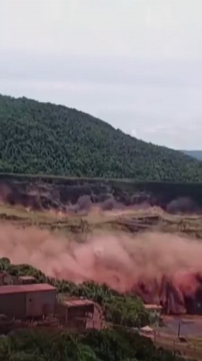 Five years ago today, the region of Brumadinho, Brazil, was engulfed by toxic mud due to the collapse of the Vale company's Córrego do Feijão dam. 😰 Considered one of the largest environmental crimes in Brazil, the rupture of the tailings dam devastated the territory surrounding the Paraopeba River and destroyed 133 hectares of Atlantic Forest and 70 hectares of protected areas downstream. ⚠️ Five years after the event, the mud has dried, and around 75% of the tailings have been inspected, but 