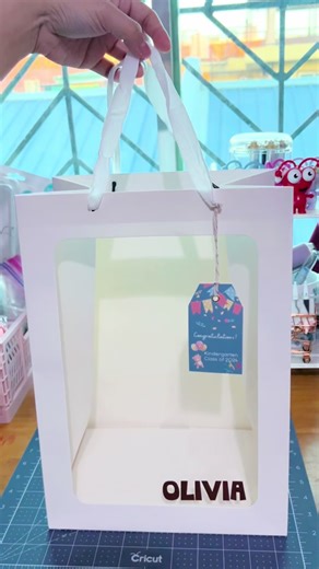 Packaged these bears in personalized window type paper bags adorned with a gift tag✨ You may send a DM to inquire and to order. #kamiayhandmade #handmade #handmadeph #handmade #handmadeph #giveaways #chipbags #parthat #partygiveaways #lootbag #partyfavor #partyfavoridea #support #supportlocal #supportlocalph #mompreneur #smallbusiness #smallbusinessowner