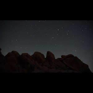 When the temps start blazing, it’s time to go stargazing 🤩 Stargazing is a popular summertime activity and for good reason: cooler nighttime temps, summer constellations, and the appearance of the milky way. To enjoy night-sky viewing, visit Quail Springs, Hidden Valley, Ryan Mountain, roadside pullouts, or the backcountry trailheads. Pinto Basin Road has the least traffic and the darkest skies. The park is open 24/7 so visitors are welcome to drive in and out at night. To learn more about star
