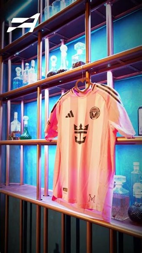 Στα γραφεία του Athletiko υπάρχει μια υπογεγραμμένη φανέλα Λιονέλ Μέσι! | Athletiko.gr