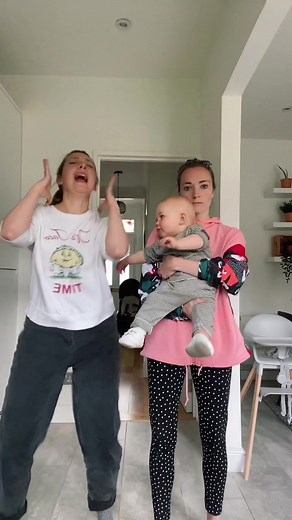 I love this sound. 🐜 🦟 🐜🦟 🐜 No idea what it’s saying.