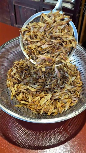 HOW TO MAKE CRISPY ANCHOVIES WITH GARLIC FISH SAUCE