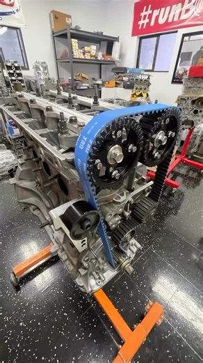 BrianCrower | Engine Internals on Instagram: "B20 VTEC build running BC Stage 2 turbo cams, dual valve spring and titanium retainer kit and black anodize BSeries adjustable cam gears with 4 x ARP stainless steel clamping bolts with 12pt head to avoid stripping after multiple adjustments. #runbc | #briancrower ••• @lozano_performance_inc • Take your LP Boost package to the next level with @runbc cams and cam gear set. Available online! Lozanoperformance.com #LozanoPerformance #RunLP #RunBC #nippo