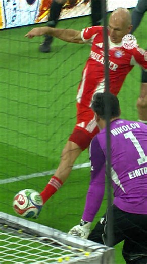 Arjen Robben eiskalt! 🧊 | FC Bayern Legends