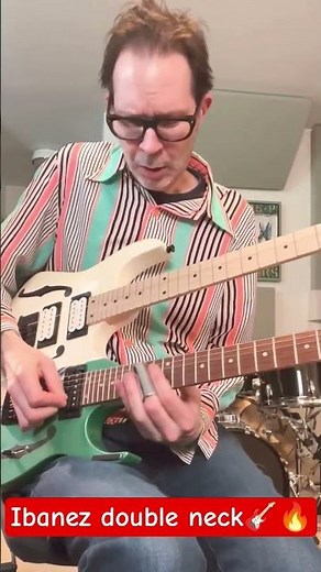 Paul Gilbert plays an Ibanez double neck 🎸 #Riff #GuitarSolo #Shred 🎸🔥🖤#80sRock