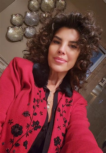 Holiday fun with the Hair🤭 What do you think of Super Curly😁➿️ @everyone #curlyhair #pinup #directconnection #mopar #carshow #moparperformance #newlook | Miss Direct Connection