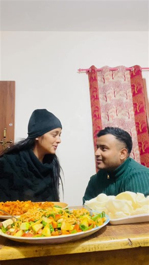 Divertido juego de Piedra, Papel o Tijeras entre parejas