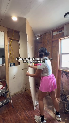 Kitchen renovation @ my moms 💗👷🏻‍♀️we’re gonna slowly continue the rest of the week after my mom is out from work💗 #renovation #fix #fixerupper #fixing #fyp #parati #kitchenrenovation #kitchenbuild