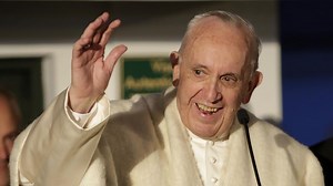 La historia de la ruana que le regalaron al Papa a su llegada al país