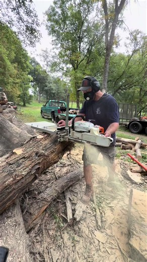 A 20” bar on a 92cc chainsaw is an absolute BEAST! 💪🪚 Paired with the Granberg International G777 Small Log Mill and Granberg ripping chain, this setup makes cutting live edge ovals a breeze! I milled some beautiful boxelder ovals with this combination, and the grain and natural red coloring in this wood never disappoint! 🔥🪵 #ChainsawMill #GranbergInternational #STIHL #Woodworking #LiveEdgeWood
