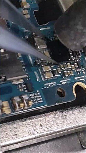 🔥 Phone IC Removal – Extreme Precision Tech Repair! 🛠️✨