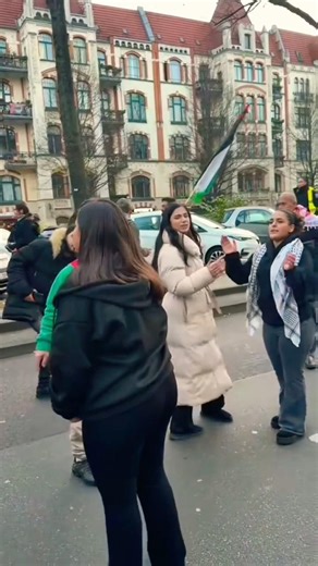 Don't mis End 😭 😭 Woman support for free palastain 🇵🇸 &Iran #abbaspoorhashemi #ferdousahmed