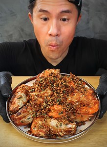 294K views · 7.9K reactions | Stired-Fry Spicy Prawn with Garlic and Coriander Root Ingredients 500 g. River Prawn 40 g. Chopped Coriander Root 50 g. Chopped Garlic 50 g. Chopped Chili 2 tsp. Seasoning Powder ½ tsp. Sugar 2 tbsp. Chopped Spring Onion Vegetable Oil for Frying #เชฟขวัญ #StiredFrySpicyPrawnwithGarlicandCorianderRoot #authenticThaiFood #กุ้งแม่น้ำคั่วพริกเกลือ | สอนทำอาหาร by Chef Kwan | Facebook