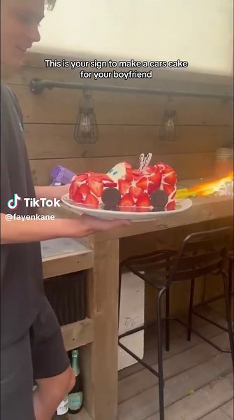 Make a Cars Cake for Your Boyfriend's Birthday