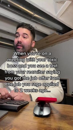 Should You Give 2 Weeks Notice Before Quitting a Job?