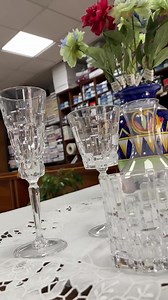 8.9K views · 436 reactions | 퐏퐄퐃퐀퐓퐀 Elegante Copriletto, lenzuola e servizio tavola da 12 posti Tessuto puro lino Bellora, ricamo intaglio 臨 Prodotto italiano di alta qualità #bellora Info & Comunicazioni 0818952111 WhatsApp 3395446290 #corredo #tradizione #home #innovazione #tessutopregiato #purolino #bellora #intaglio #stileitaliano #artigianatoitaliano #sposa #wedding #matrimonio #eventi #italia #madeinitaly #pedata | Pedata Biancheria UNICA SEDE | Facebook