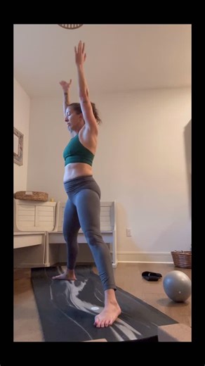 I get it. The struggle is real. The struggle to sequence creatively and safely. And that involves practice. If you’re a yoga teacher & have no idea how to advance your sequencing, I’m here to help. And I understand that we all sometimes make that face 🤪 of “where the F am I in my sequence???” Join me November 14-16th for Advanced Sequencing for Yoga Teachers! Sign up through Yoga Story under workshops! | Lynn Hill Fitness