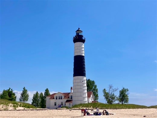 Special bus tour to showcase Lake Michigan lighthouse, maritime museum